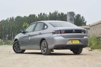 2018款标致308 1.6L手动时尚版