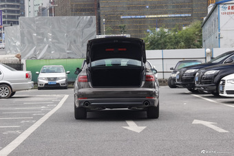 2017款奥迪A4L 2.0T自动40TFSI运动型