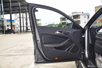 2016款奔驰GLA级 GLA200 1.6T自动时尚型