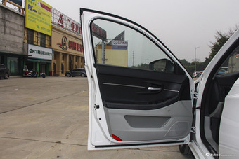 2015款绅宝D50 1.5L手动舒适超值导航版