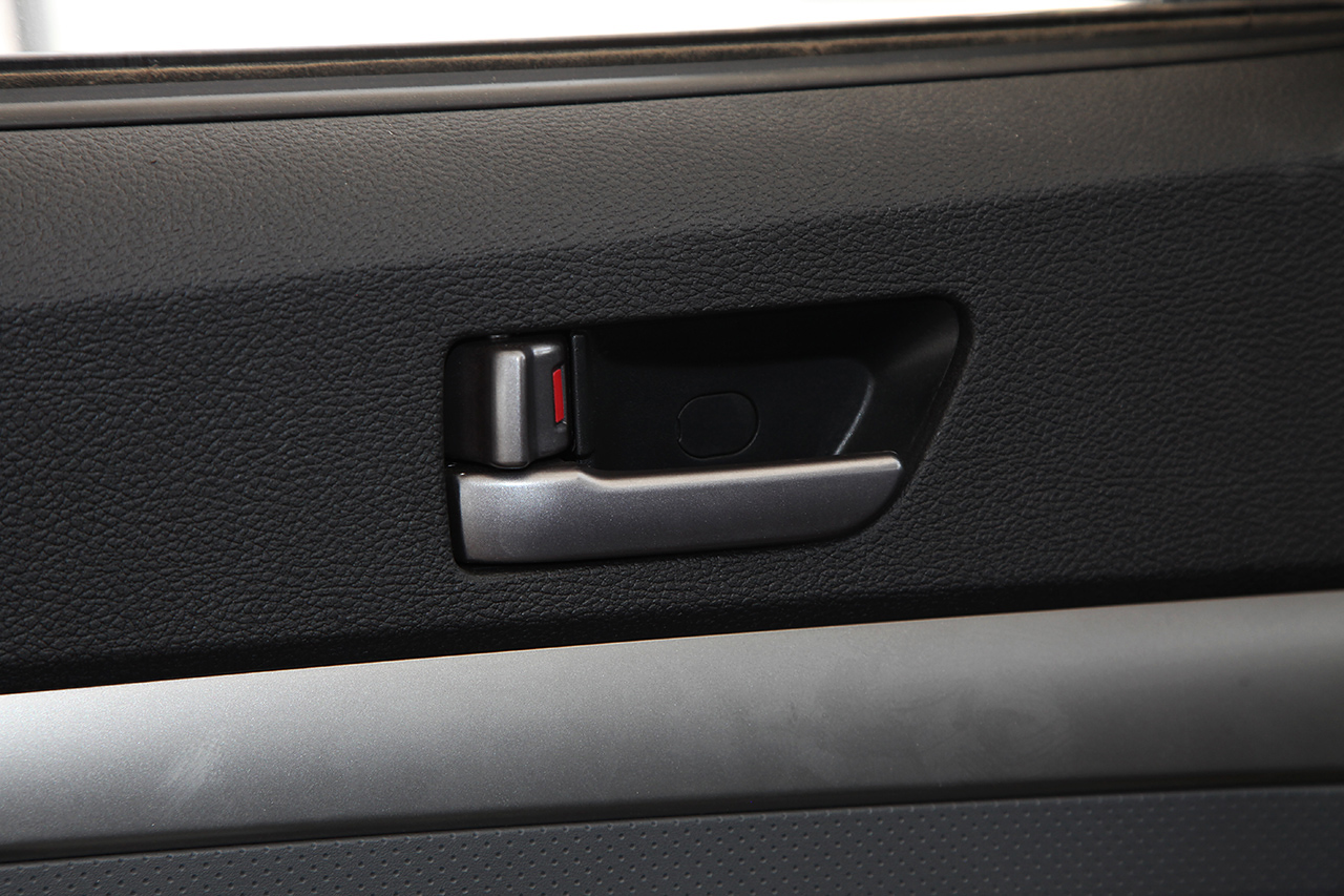 2017款小老虎2.8T手动柴油国V标准型中双排CA4D28C5-1B