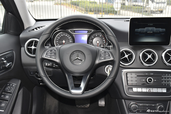 2017款奔驰GLA级 GLA200 1.6T自动时尚型