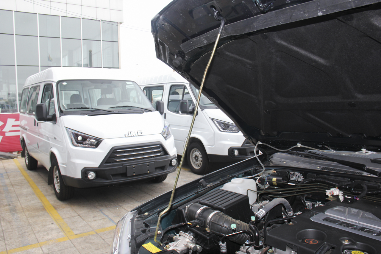 2018款宝典2.9T手动新超值柴油两驱豪华型标准货箱JX4D30B5L