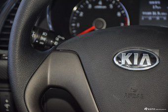 2016款起亚K3 1.6L自动GL 透明白