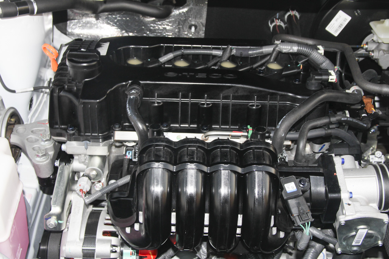 2016款锐3 1.6L手动尊享型天窗版