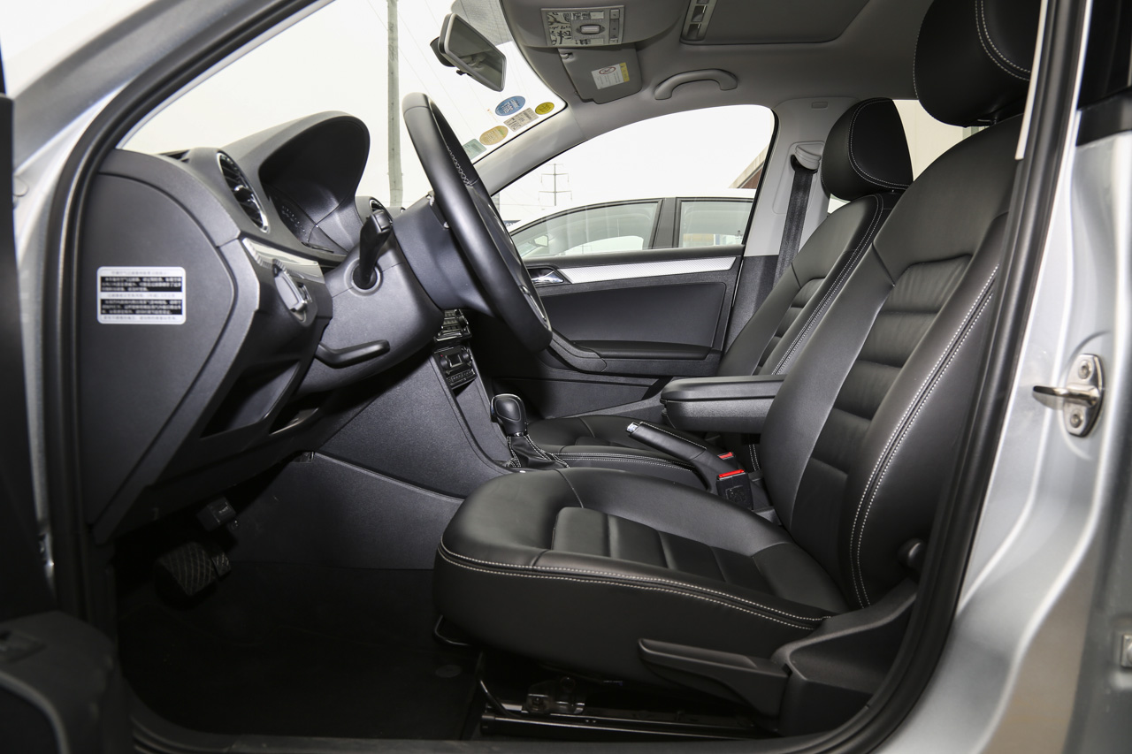 2015款捷达1.6L自动豪华型 闪光银