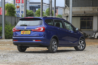 2018款宝骏310W 1.5L自动豪华型