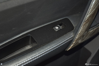 2015款众泰T600 1.5T手动豪华型 冰川白