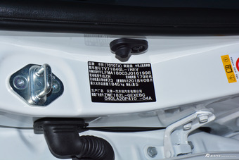 2018款卡罗拉双擎1.8L自动E-CVT智尚版