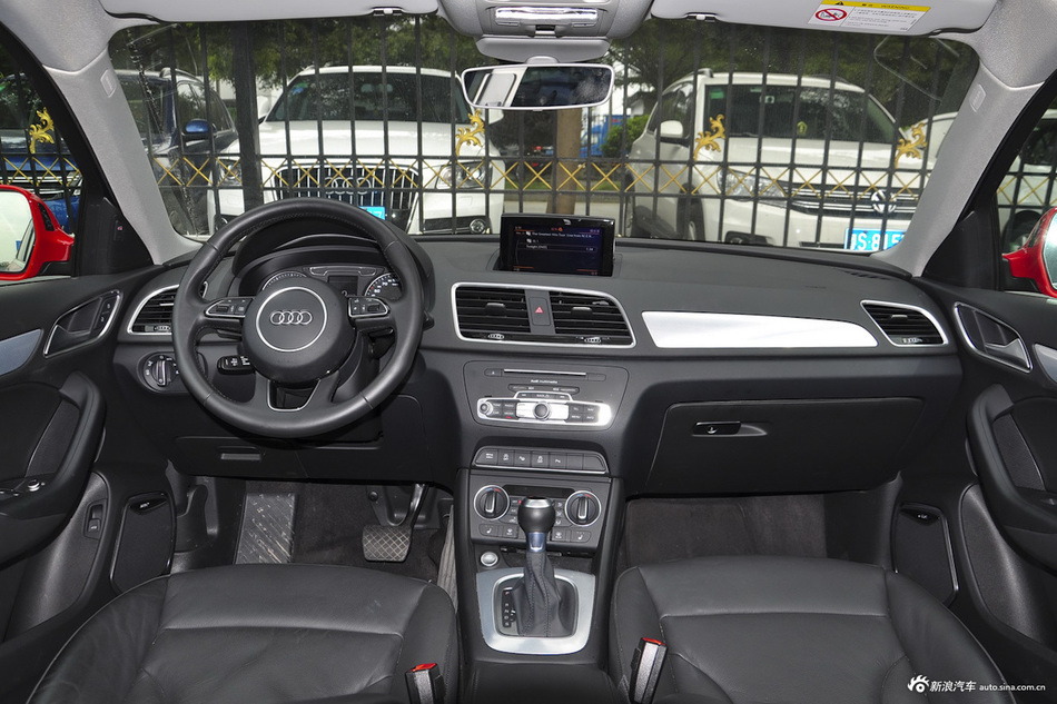 2016款奥迪Q3 2.0T自动35TFSI风尚型