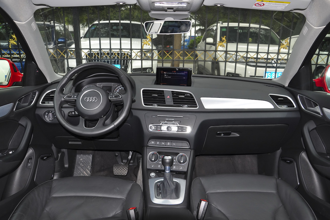 2016款奥迪Q3 2.0T自动35TFSI风尚型