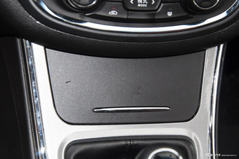 2015款 宝骏560 1.8L手动精英型