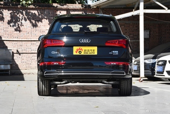 2018款奥迪Q5L 2.0T自动45 TFSI尊享运动型