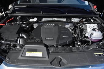 2018款奥迪Q5L 2.0T自动45 TFSI尊享运动型