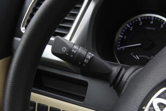 2018款汉兰达2.0T自动两驱精英版7座