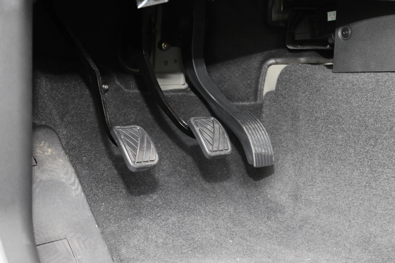 2017款启腾V60 1.5L手动豪华型