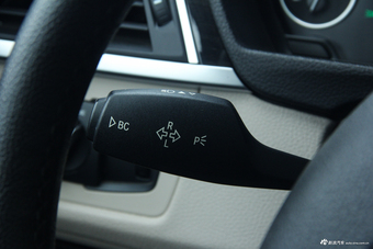 2017款宝马3系2.0T自动豪华设计套装320Li