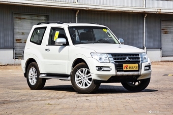 2016款帕杰罗三门版3.8L V6 GLS中东版