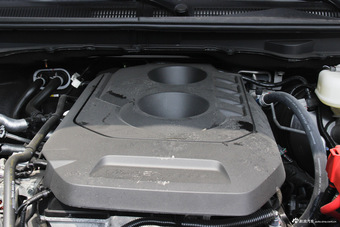 2016款撼路者2.0T自动两驱豪华版汽油 珠光白