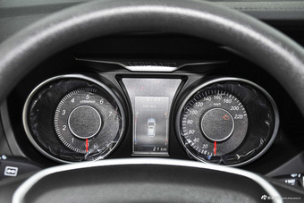 2015款猎豹CS10 2.0T手动风尚版 迪拜金