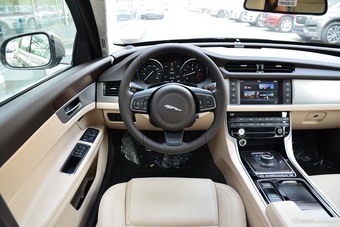 2017款捷豹XFL 2.0T自动200PS精英版