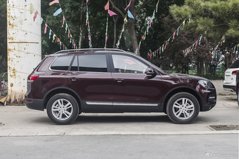 2016款 野马汽车 T70  1.8L 手动精英款 波尔多红