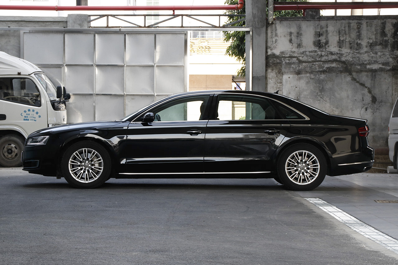 2016款奥迪A8L 3.0T自动45TFSI quattro时尚型