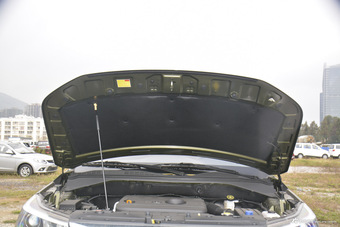 2016款长安CX70 1.6L手动运动型