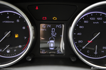 2017款众泰T300 1.5T自动尊贵型 