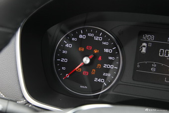 2018款荣威RX5 1.5T 20T手动两驱互联网智尊版