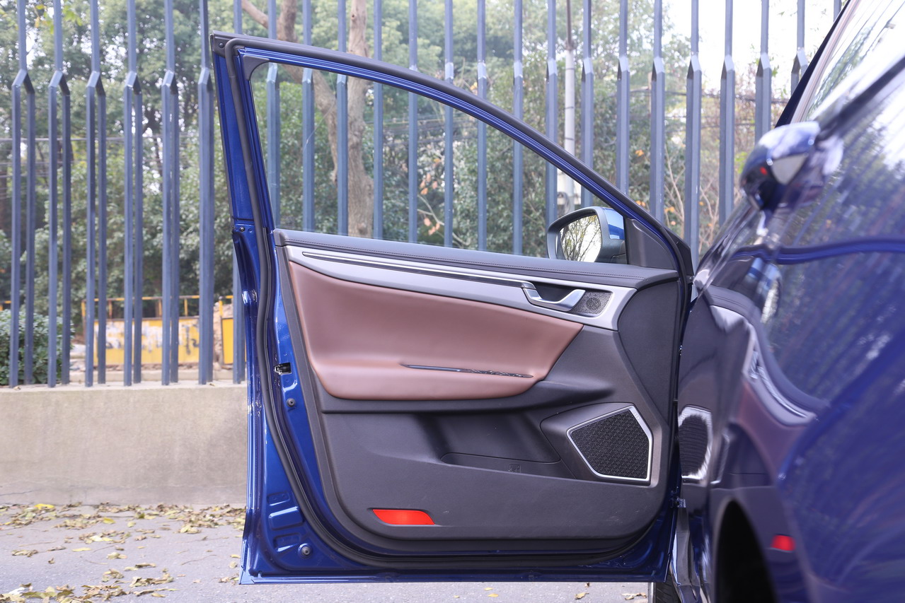 2018款吉利帝豪GL 1.4T自动旗舰型