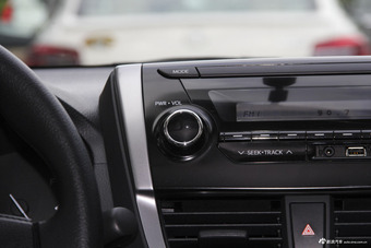 2017款威驰FS 1.5L手动锋驰版 