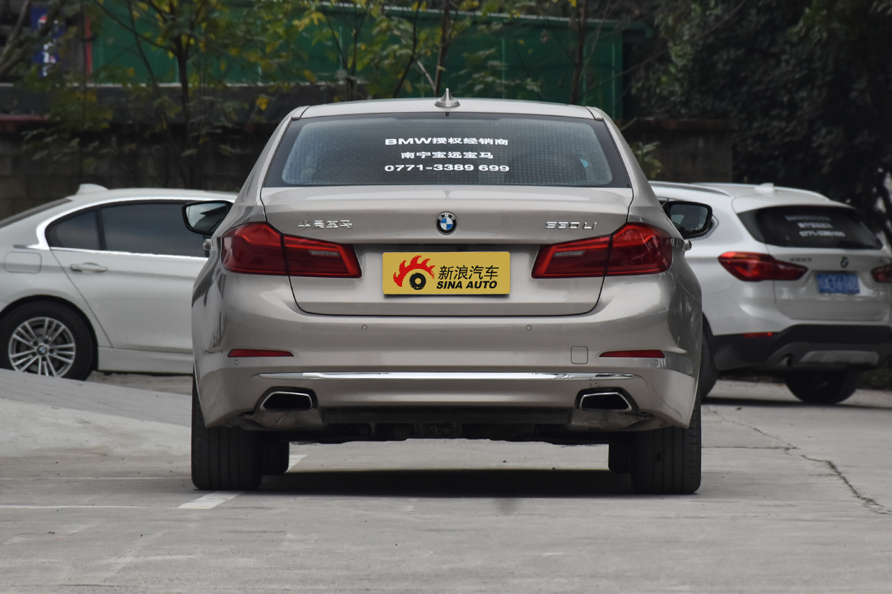 2018款宝马5系改款2.0T自动530Li尊享型豪华套装