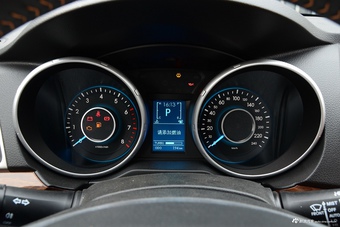 2016款北汽威旺S50 1.5T CVT欢动尊贵型