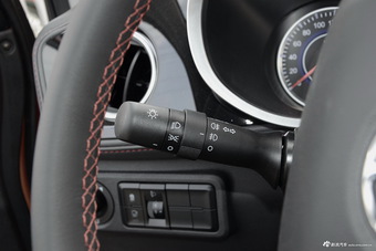 2016款中华V3 1.5T自动旗舰型 炫舞橙