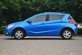 2016款宝骏310 1.2L手动豪华型 碧海蓝