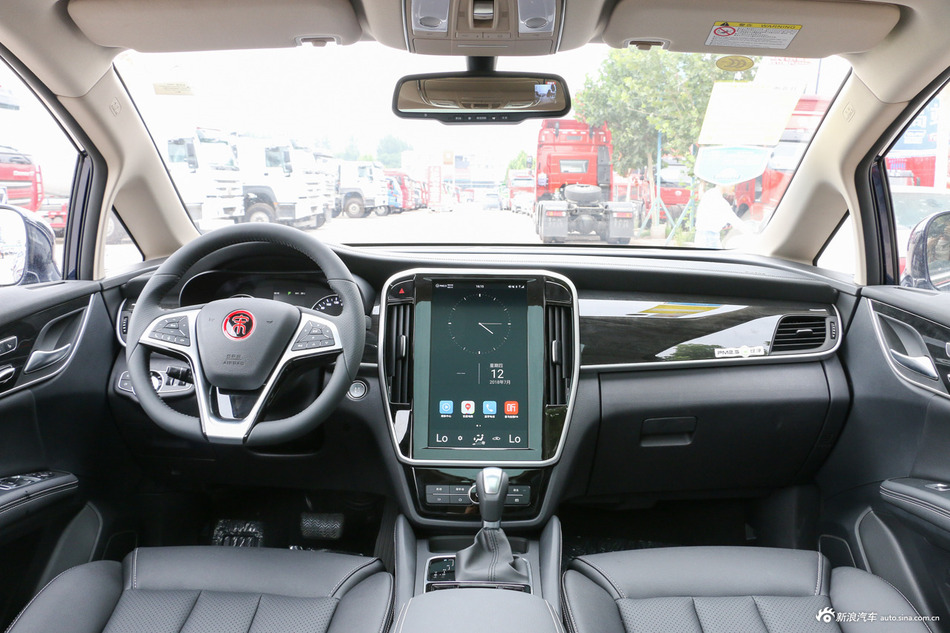 2018款比亚迪宋MAX 1.5T自动智联旗舰型6座