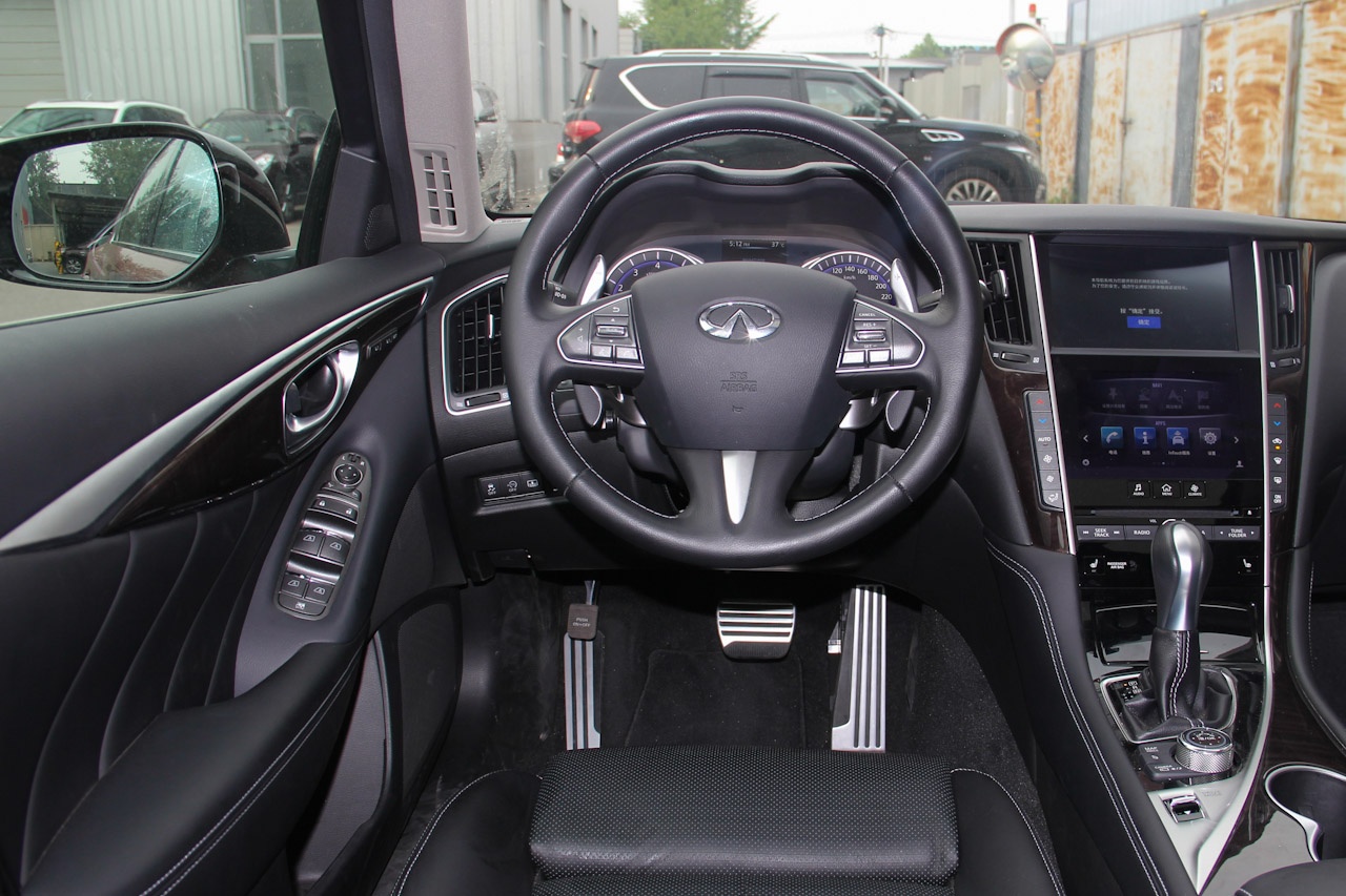 2016款英菲尼迪Q50L 2.0T自动豪华运动版
