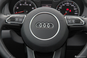 2017款奥迪Q3 1.4T自动30 TFSI风尚型