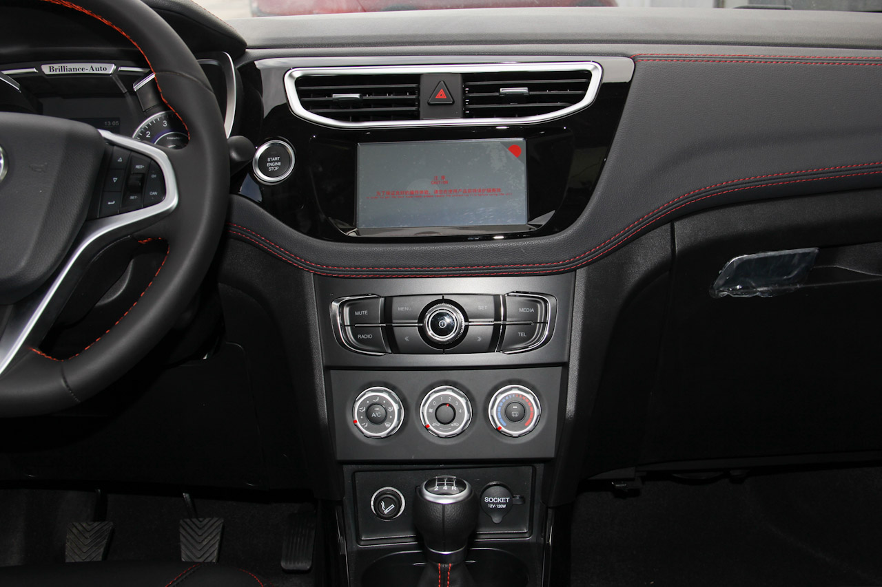 2016款中华V3 1.5L手动智能型