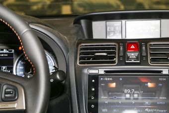 2016款斯巴鲁XV 2.0L自动精英导航版