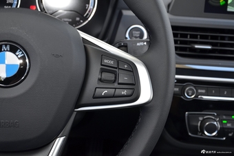 2018款宝马1系118i自动设计套装型