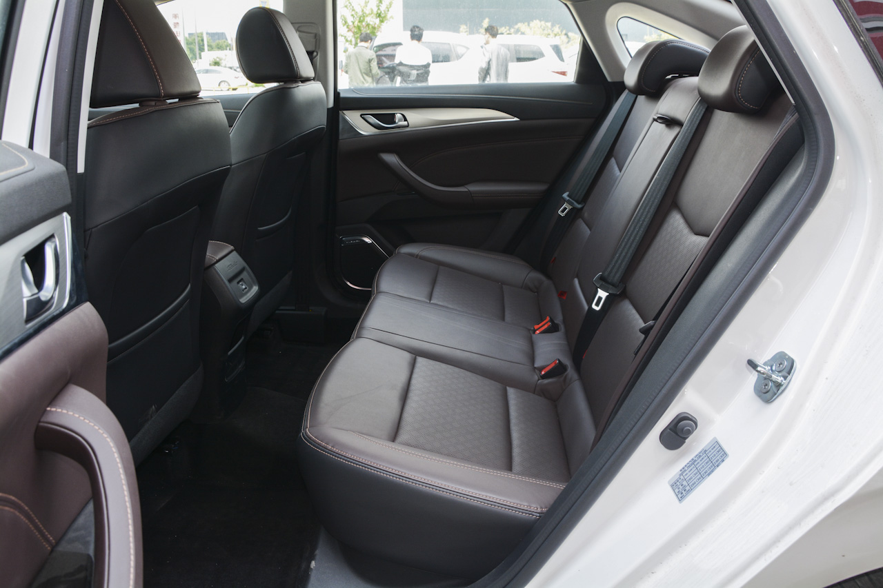 2018款逸动1.6L GDI自动尊尚型 