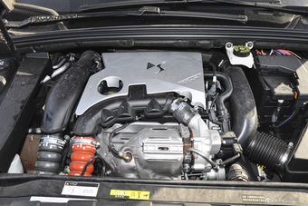 2016款DS 6 1.6T雅致版THP160 野熔岩
