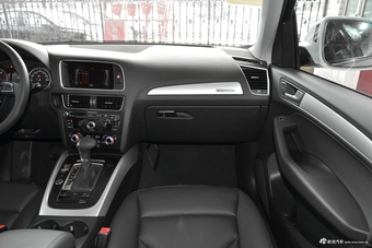 2017款奥迪Q5 2.0T自动40TFSI技术型