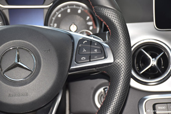 2017款奔驰CLA级改款 2.0T自动220 4MATIC