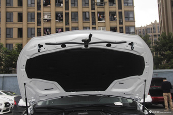 2016款英菲尼迪Q50L 2.0T自动舒适版