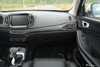 2017款瑞虎7 SPORT 1.5T自动豪华版