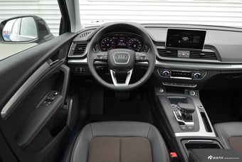2018款奥迪Q5L 2.0T自动45 TFSI尊享时尚型
