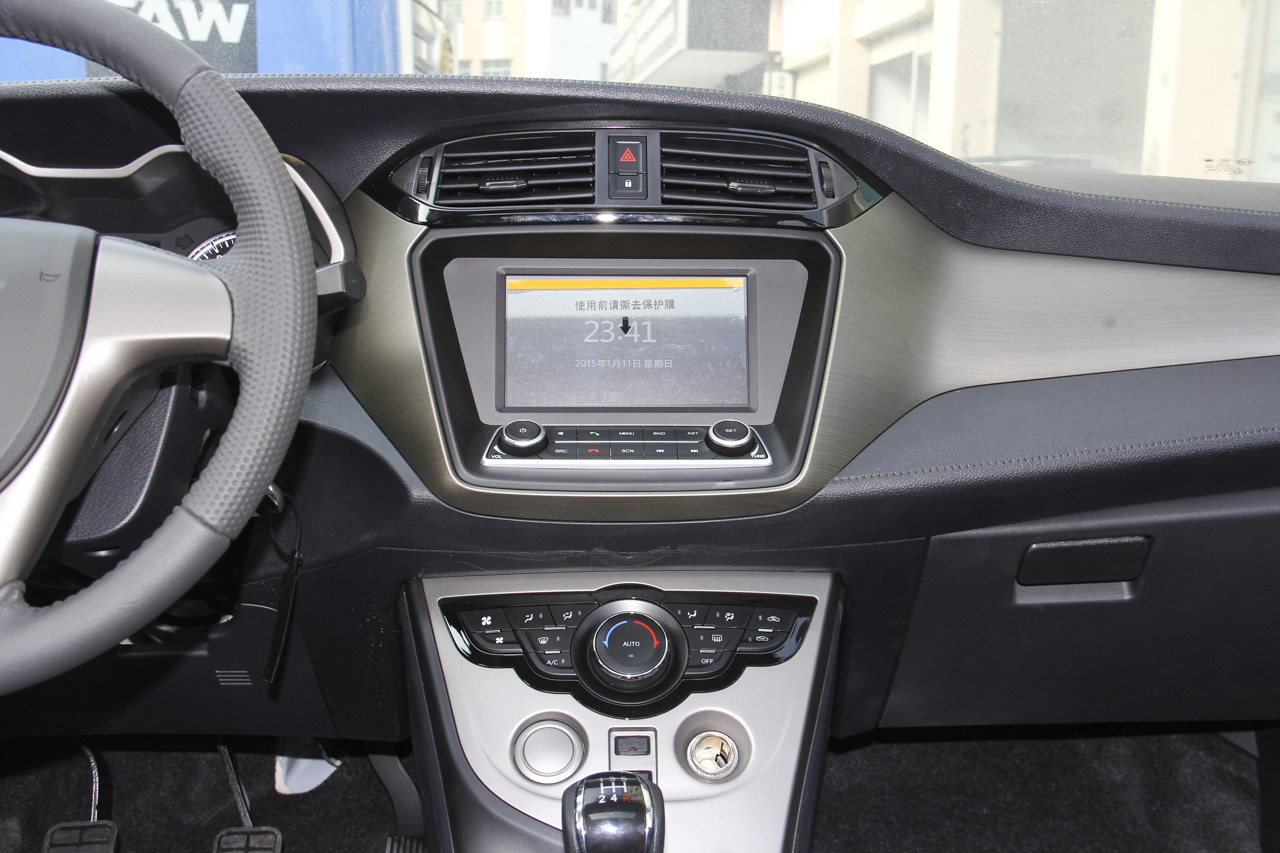 2016款海马M3 1.5L手动智能舒适型